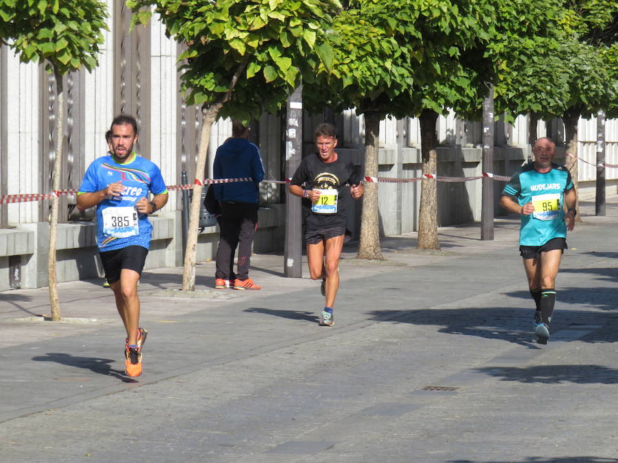 León celebra la carrera 10 kilómetros León, capital española de la gastronomía.