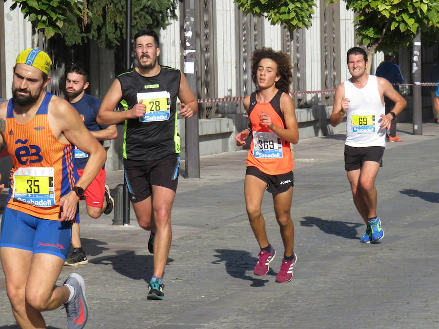 León celebra la carrera 10 kilómetros León, capital española de la gastronomía.