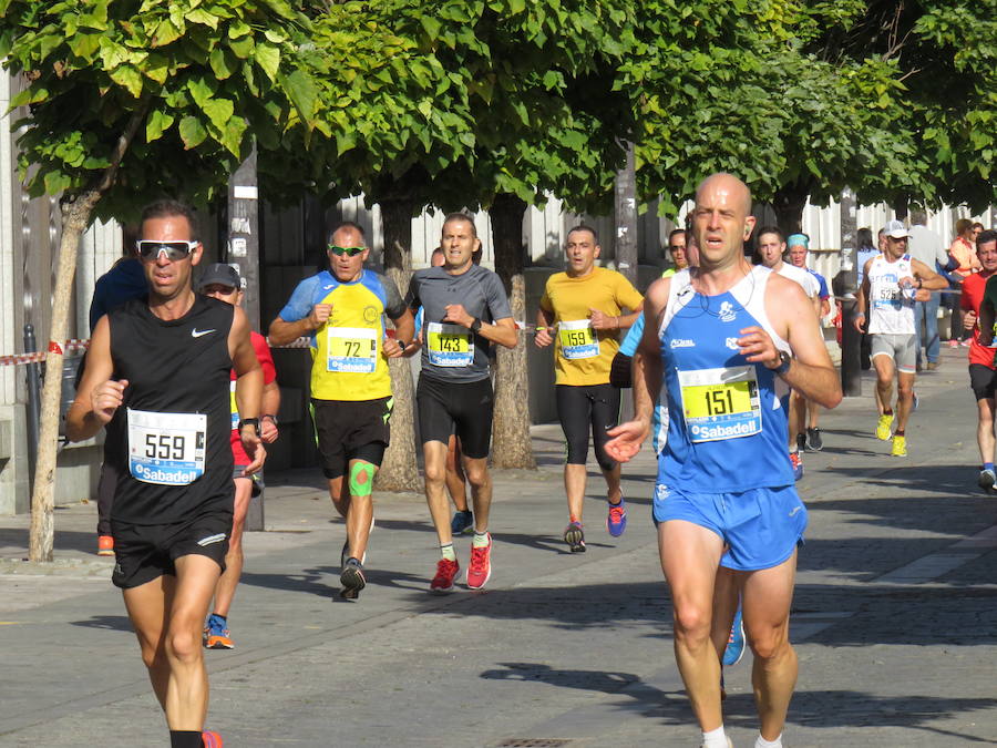 León celebra la carrera 10 kilómetros León, capital española de la gastronomía.