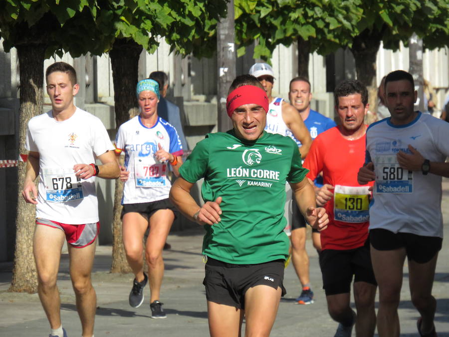 León celebra la carrera 10 kilómetros León, capital española de la gastronomía.