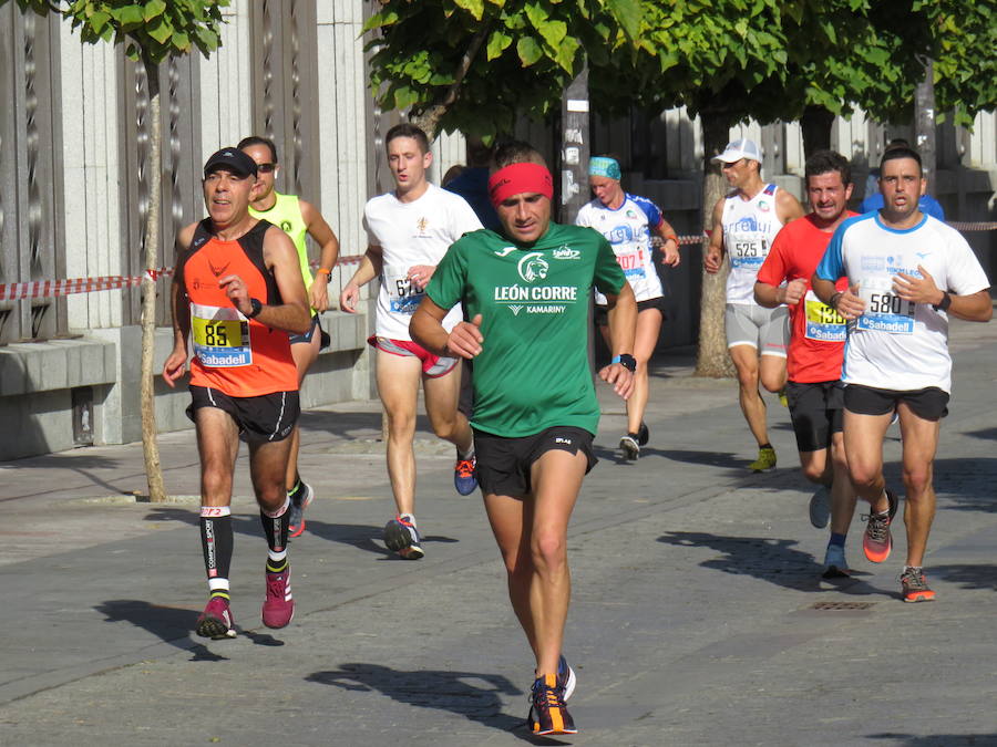 León celebra la carrera 10 kilómetros León, capital española de la gastronomía.