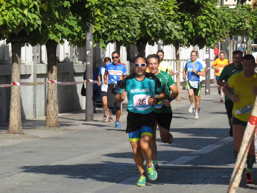 León celebra la carrera 10 kilómetros León, capital española de la gastronomía.