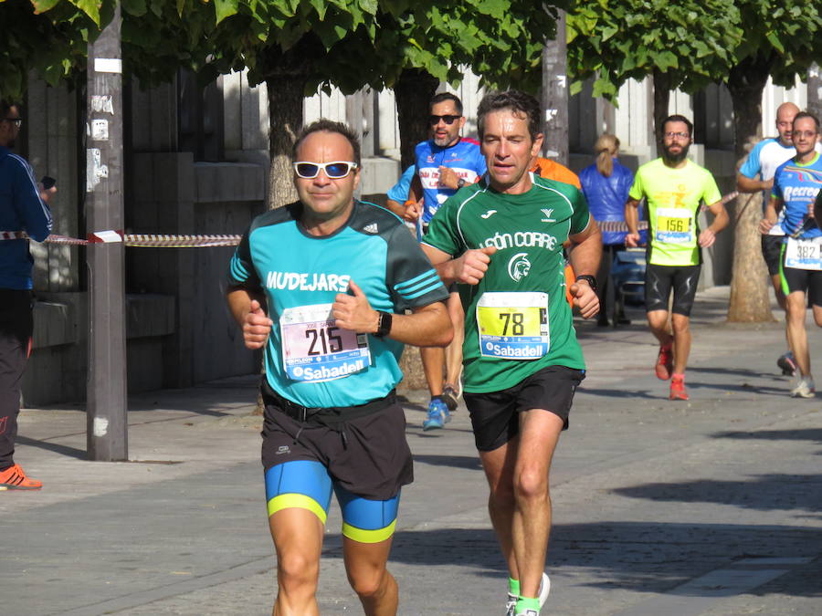 León celebra la carrera 10 kilómetros León, capital española de la gastronomía.