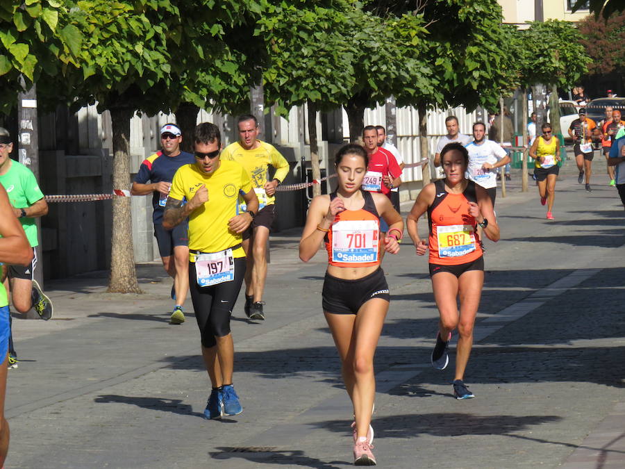 León celebra la carrera 10 kilómetros León, capital española de la gastronomía.