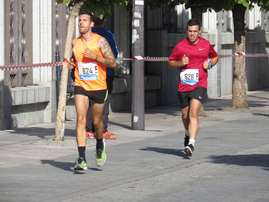 León celebra la carrera 10 kilómetros León, capital española de la gastronomía.