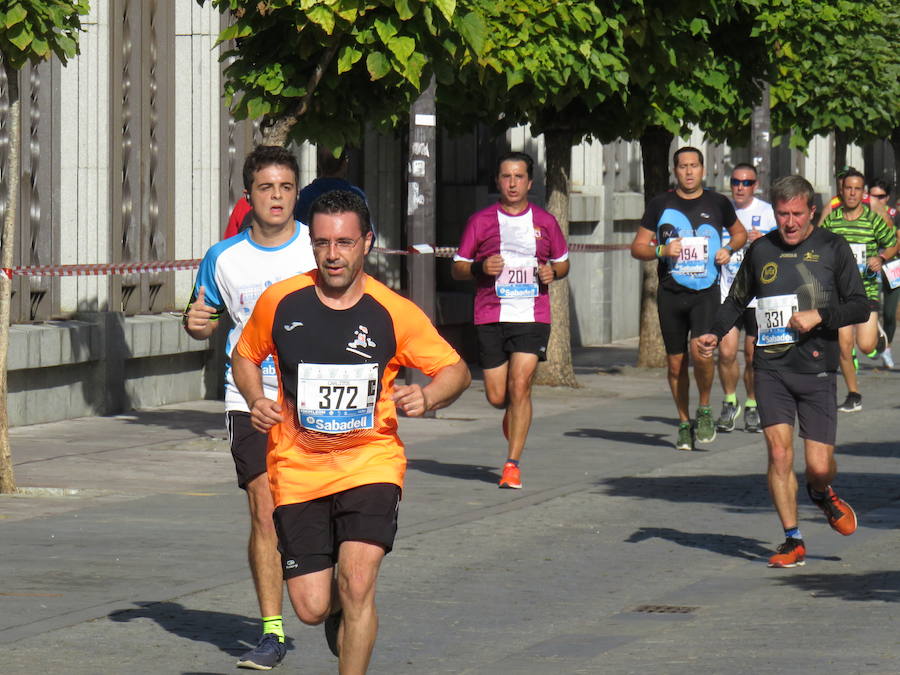 León celebra la carrera 10 kilómetros León, capital española de la gastronomía.