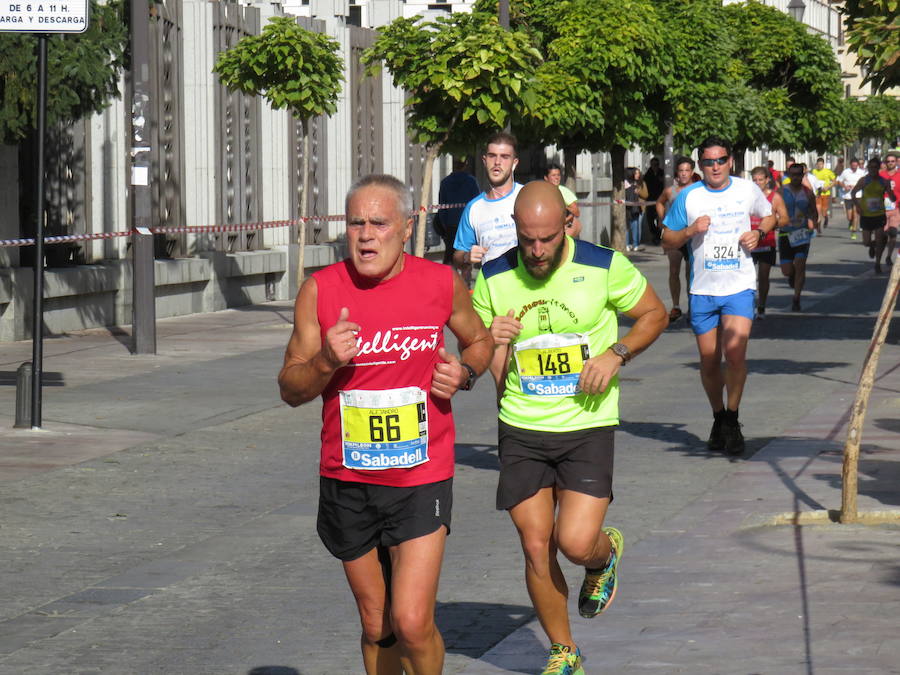 León celebra la carrera 10 kilómetros León, capital española de la gastronomía.