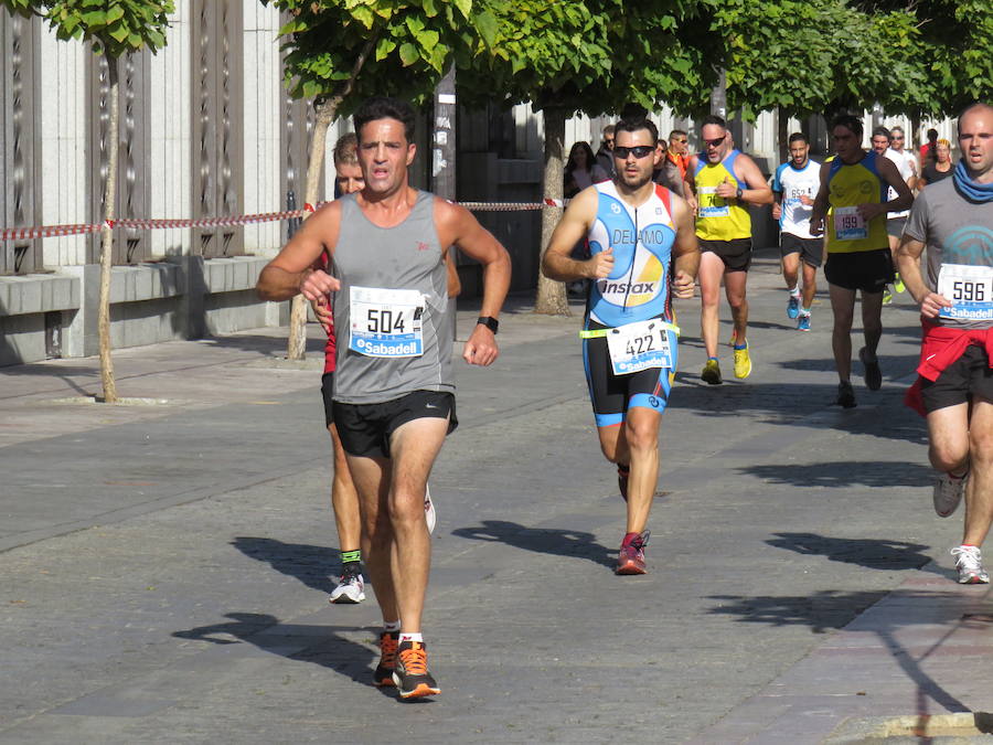 León celebra la carrera 10 kilómetros León, capital española de la gastronomía.