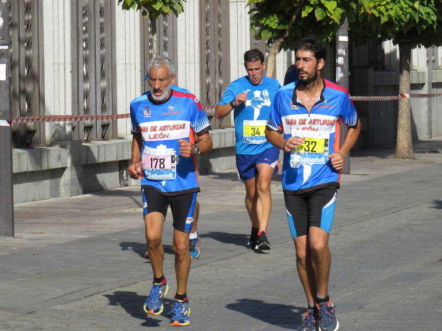 León celebra la carrera 10 kilómetros León, capital española de la gastronomía.