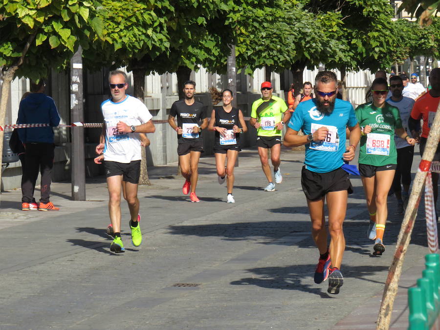 León celebra la carrera 10 kilómetros León, capital española de la gastronomía.