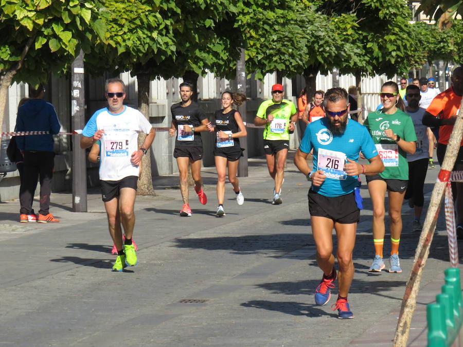 León celebra la carrera 10 kilómetros León, capital española de la gastronomía.