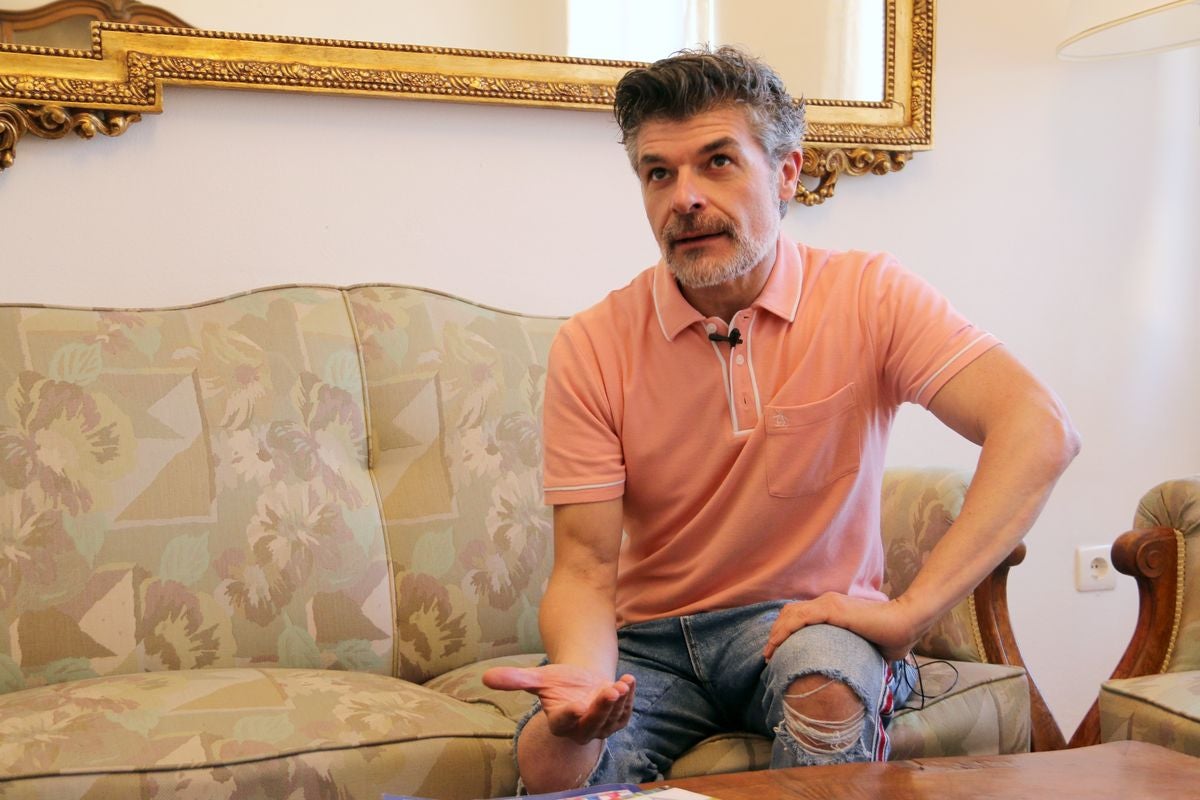 El actor conocido por el papel que desempeña en la serie La que se Avecina , mantuvo un encuentro con los alumnos de secundaria de este centro donde pretende animar a los jóvenes a luchar contra el acoso escolar