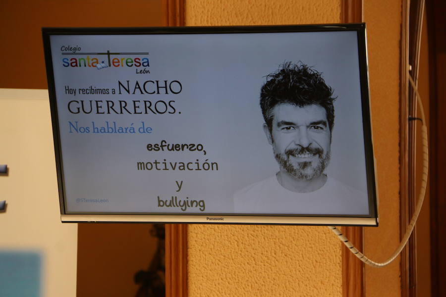 El actor conocido por el papel que desempeña en la serie La que se Avecina , mantuvo un encuentro con los alumnos de secundaria de este centro donde pretende animar a los jóvenes a luchar contra el acoso escolar