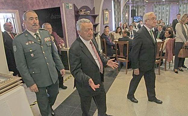 El empresario leonés del año, en el centro de la imagen.