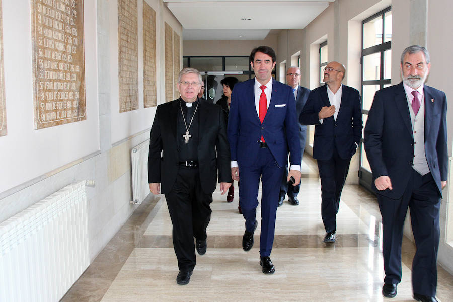 Fotos: Firma del convenio con el Obispado de Astorga