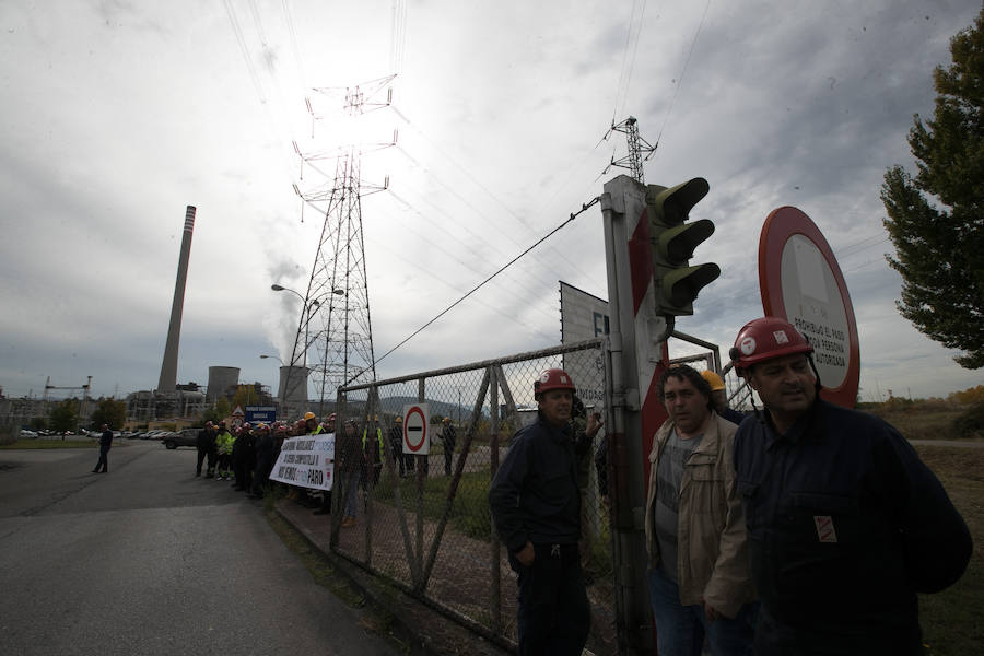 Fotos: Concentración de trabajadores de la subcontrata de Compostilla II en Cubillos del Sil