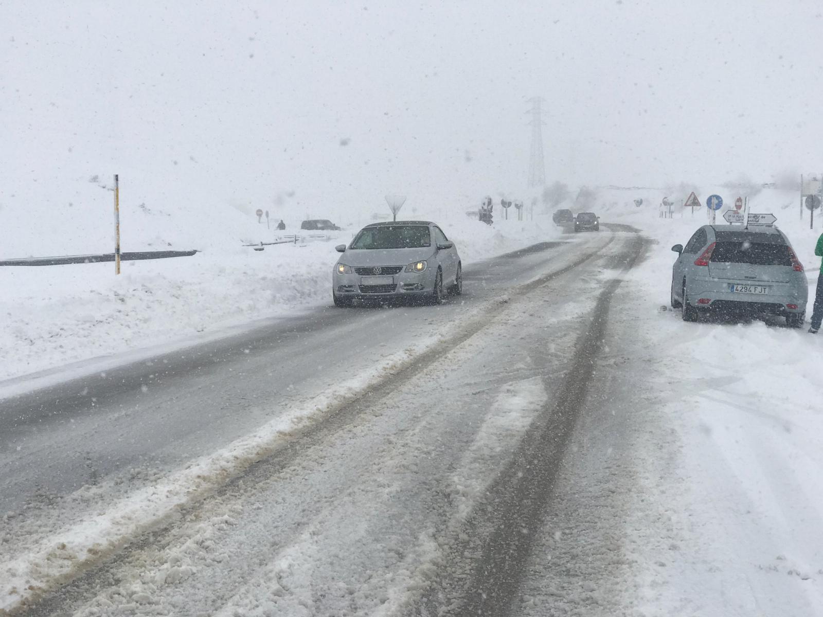 La nieve provoca numerosos problemas en las carreteras de la provincia de León