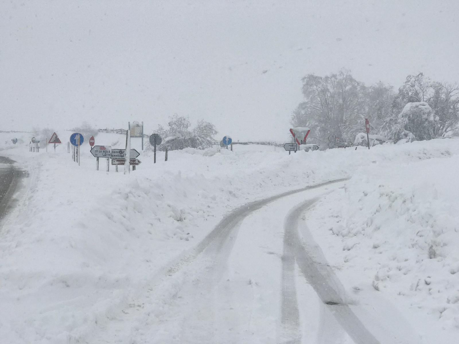 La nieve provoca numerosos problemas en las carreteras de la provincia de León