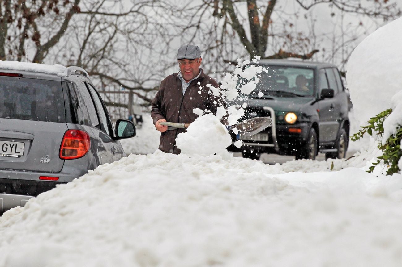 La UME acude al rescate en Asturias con el fin de apoyar en las labores de limpieza de viales para facilitar la circulación