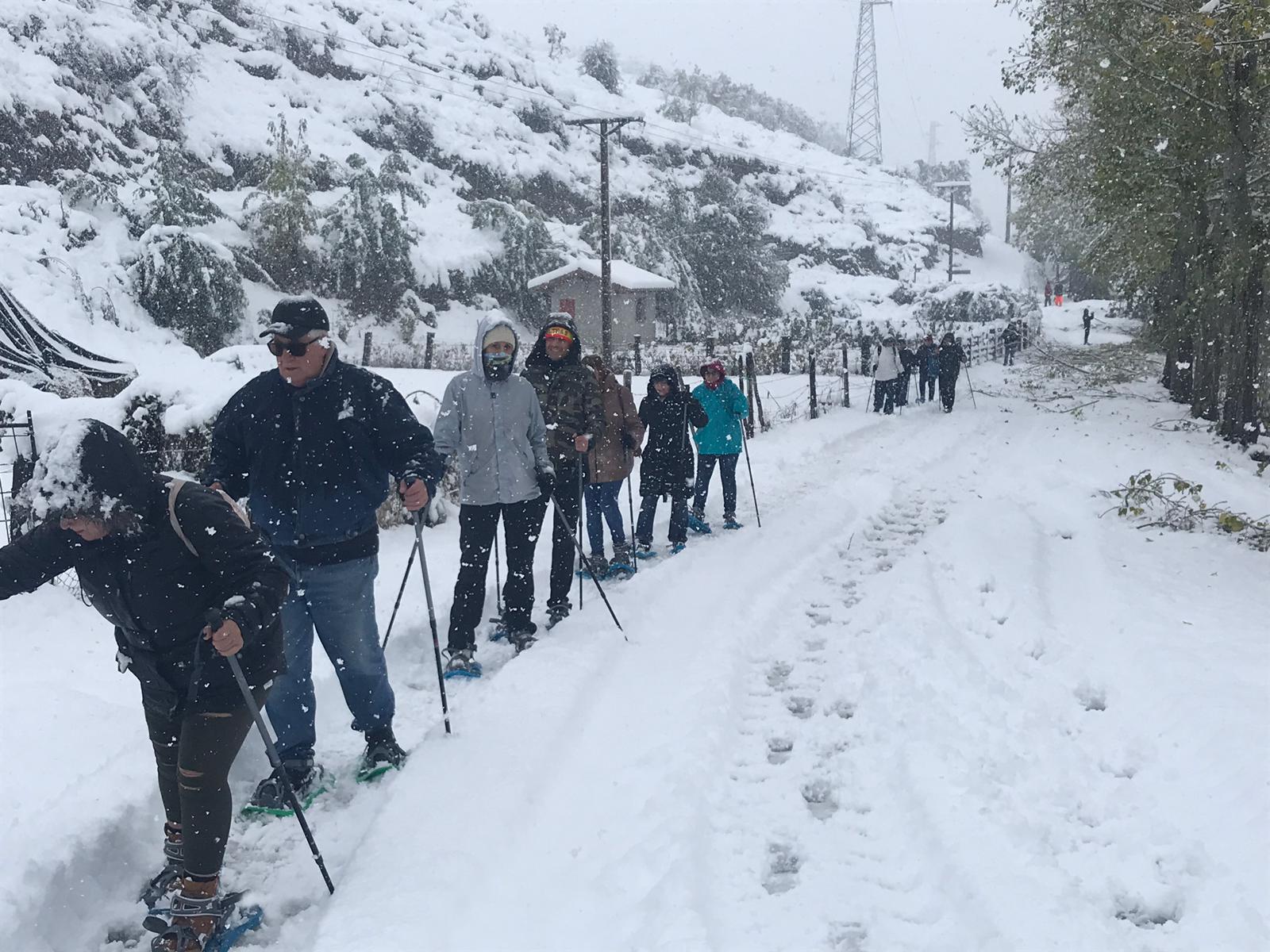 Imágenes de la localidad leonesa de Posada de Valdeón en la que medio centenar de personas pemanecen inmovilizados