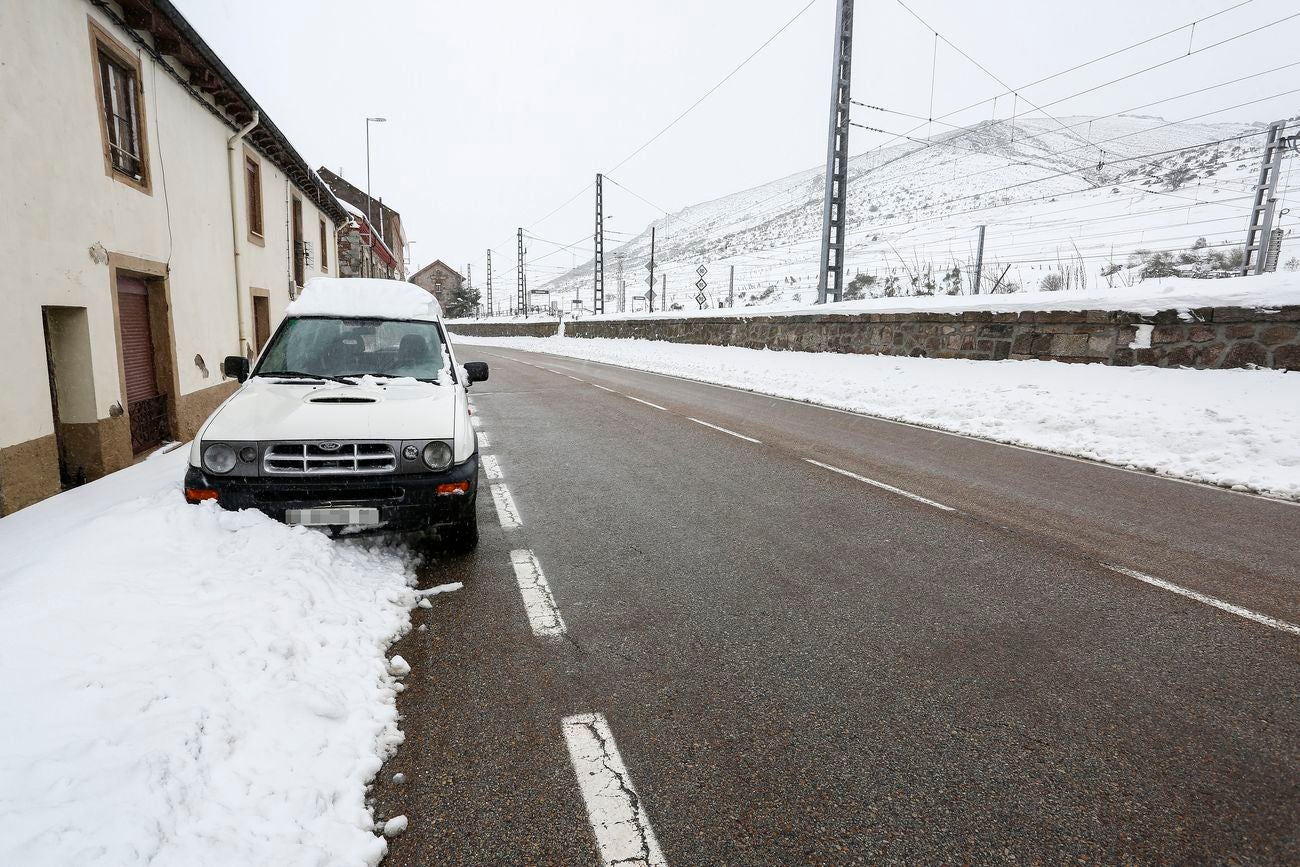 Protección Civil alerta de que el actual frente tormentoso aún será visible con lluvia, viento y nevadas a lo largo de las próximas horas | León sigue en alerta amarilla y con complicaciones en el tráfico rodado y ferroviario