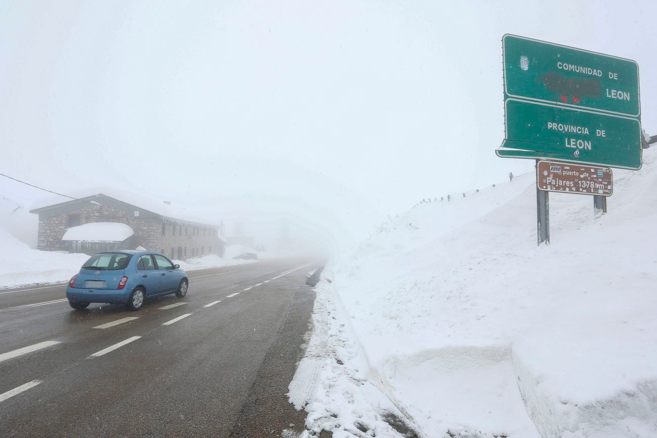 Protección Civil alerta de que el actual frente tormentoso aún será visible con lluvia, viento y nevadas a lo largo de las próximas horas | León sigue en alerta amarilla y con complicaciones en el tráfico rodado y ferroviario