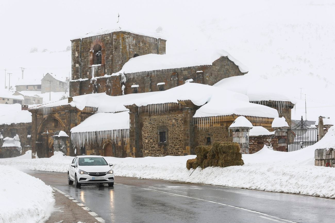 Protección Civil alerta de que el actual frente tormentoso aún será visible con lluvia, viento y nevadas a lo largo de las próximas horas | León sigue en alerta amarilla y con complicaciones en el tráfico rodado y ferroviario
