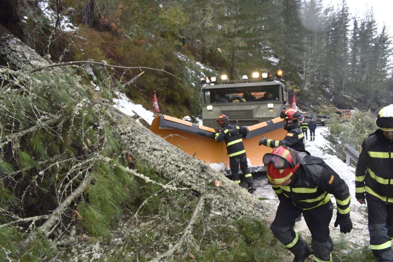 107 militares y 36 vehículos se han desplazado hacia Asturias para colaborar en los trabajos de limpieza de viales y en la normalización de la situación tras la petición expresa del Principado