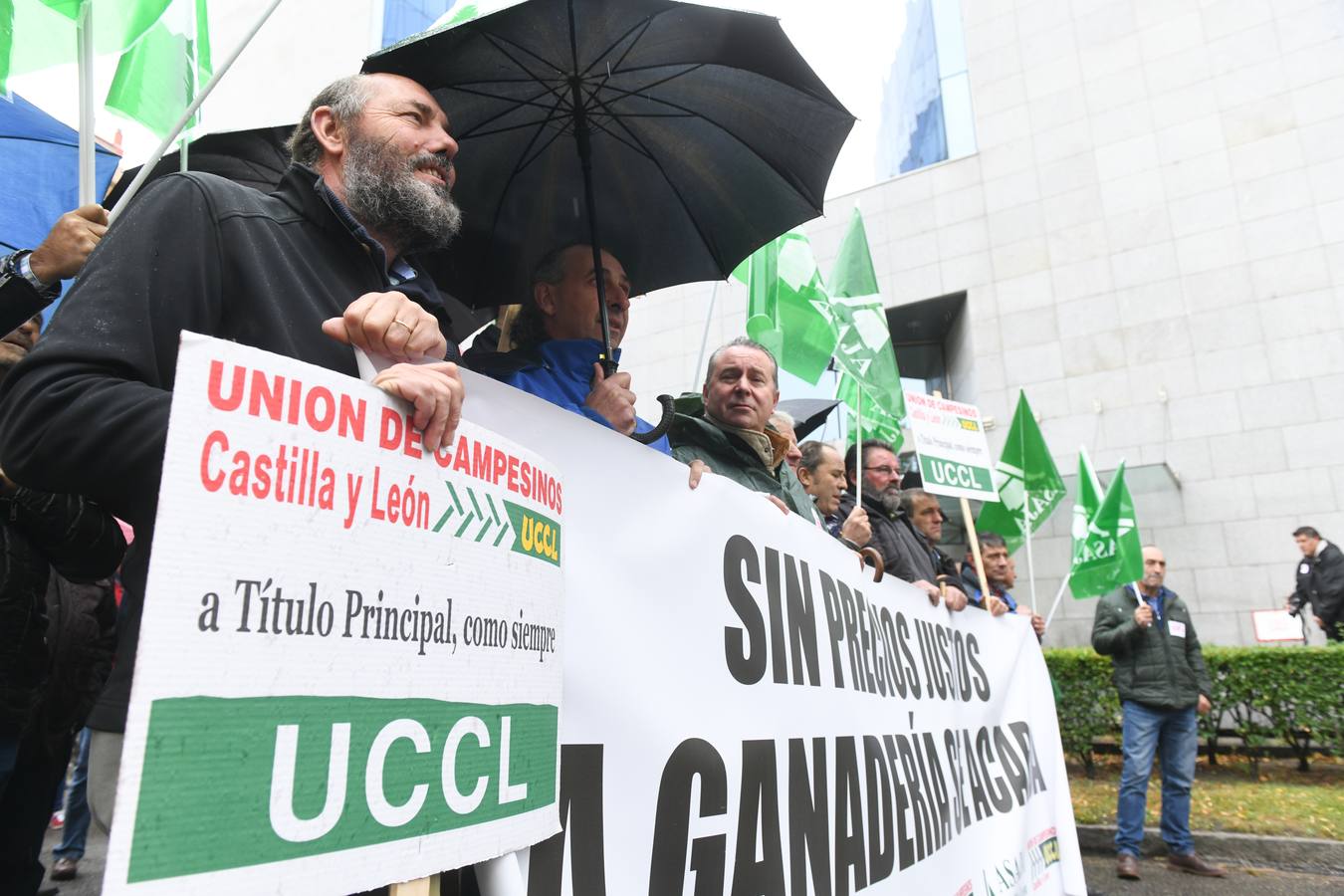 Asaja y UCCL convocan una protesta frente a la Consejería de Agricultura en defensa de unas explotaciones que acumulan 80 millones en pérdidas desde 2016