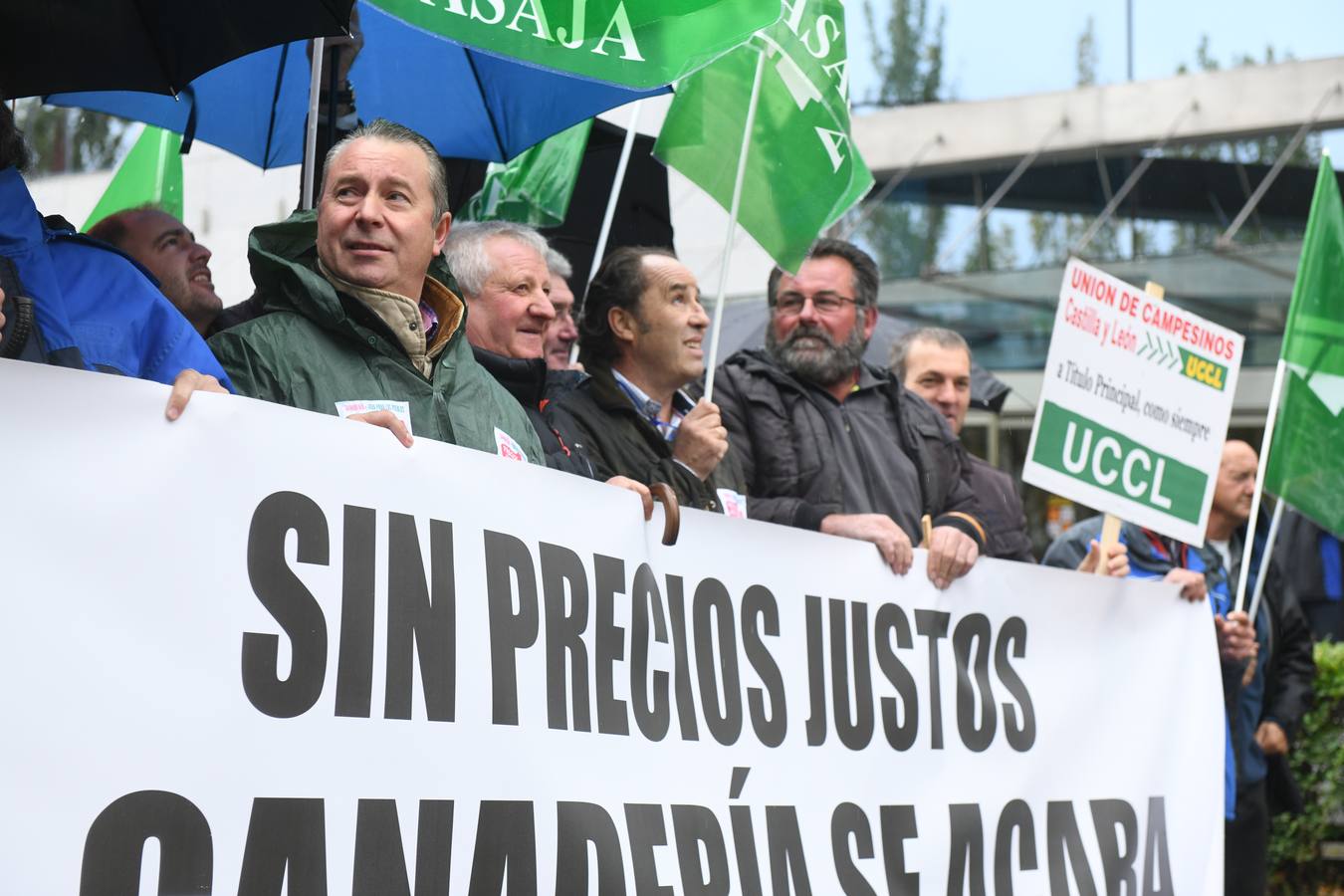 Asaja y UCCL convocan una protesta frente a la Consejería de Agricultura en defensa de unas explotaciones que acumulan 80 millones en pérdidas desde 2016