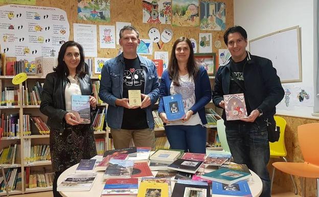 La editorial Lobo Sapiens y Javier Benéitez dona material de lectura a la Biblioteca de Santa María del Páramo