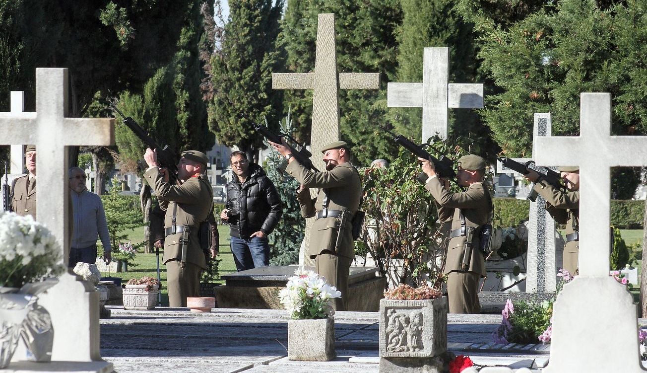 El cementerio de León se prepara para vivir el tradicional Día de Todos los Santos