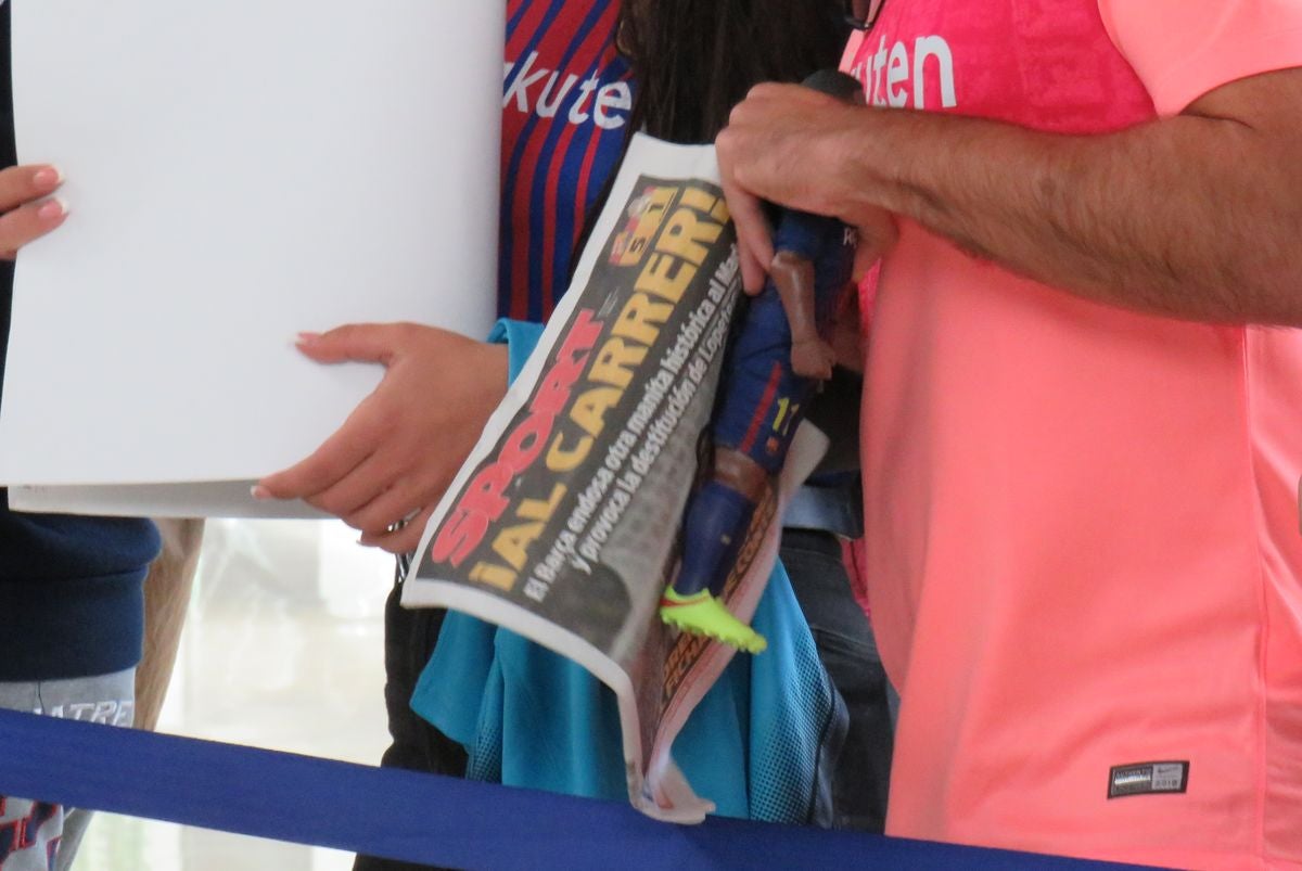 Expectación en el Aeropuerto de León para recibir al conjunto blaugrana en la capital | El equipo de Valverde empleará la jornada para descanso y paseo hasta la hora del partido