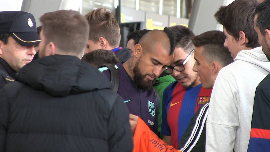 Expectación en el Aeropuerto de León para recibir al conjunto blaugrana en la capital | El equipo de Valverde empleará la jornada para descanso y paseo hasta la hora del partido