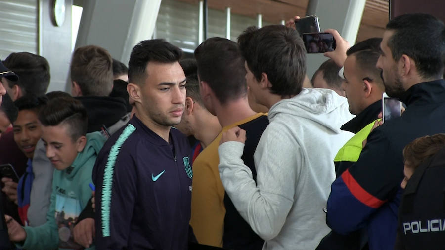 Expectación en el Aeropuerto de León para recibir al conjunto blaugrana en la capital | El equipo de Valverde empleará la jornada para descanso y paseo hasta la hora del partido