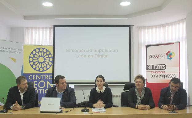 El comercio leonés apuesta por su digitalización con la app Oracar y la tarjeta León Pass
