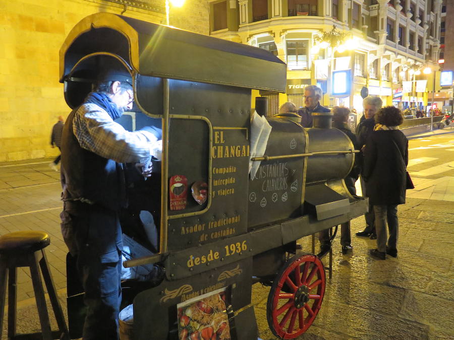 Fotos: Las castañas vuelven a la Calle Ancha