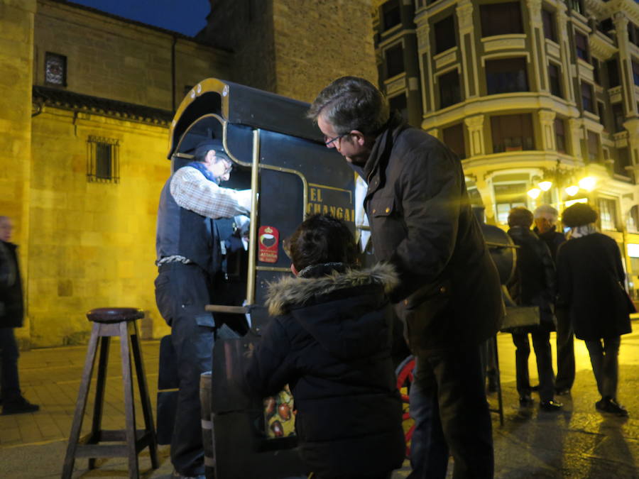 Fotos: Las castañas vuelven a la Calle Ancha