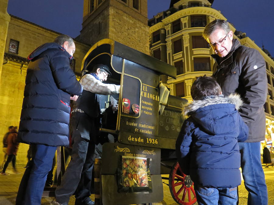 Fotos: Las castañas vuelven a la Calle Ancha