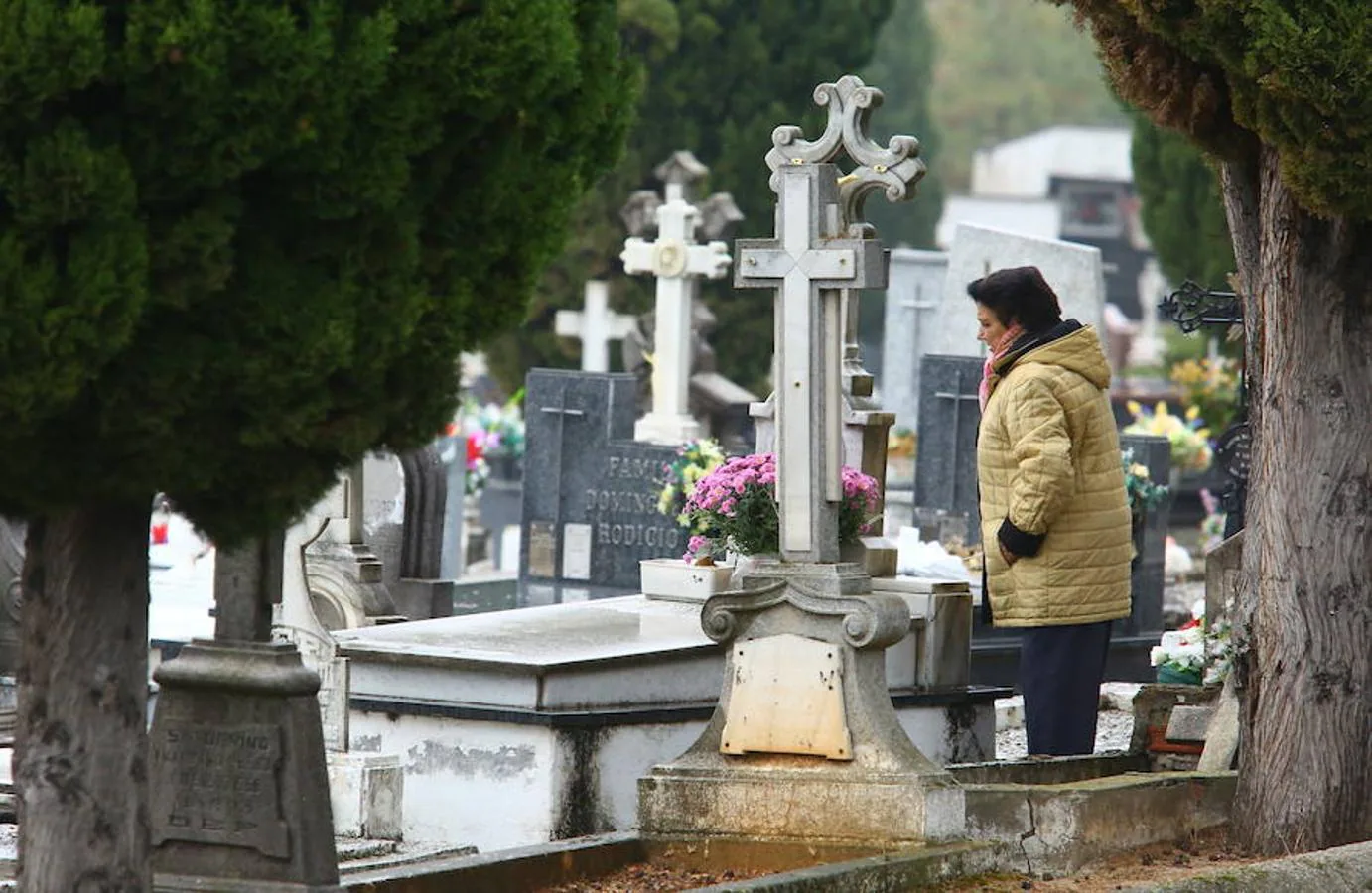 Fotos: Día de Todos los Santos en el cementerio municipal de Ponferrada