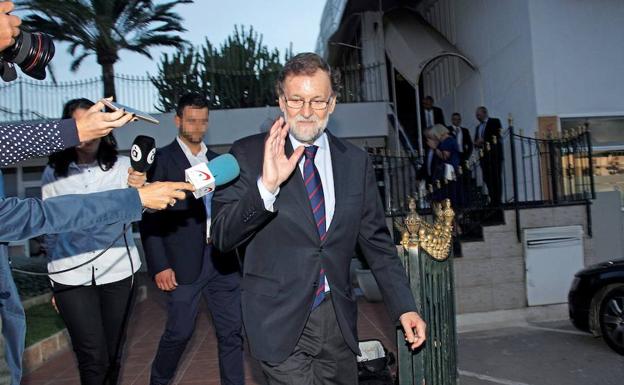 Mariano Rajoy, el pasado 18 de octubre, tras despedirse de su puesto de registrador de la propiedad, en Santa Pola (Alicante)