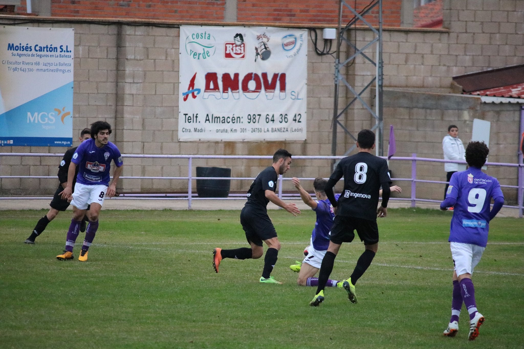 Un gol de La Bañeza arruina la ilusión del Júpiter de puntuar en La Llanera