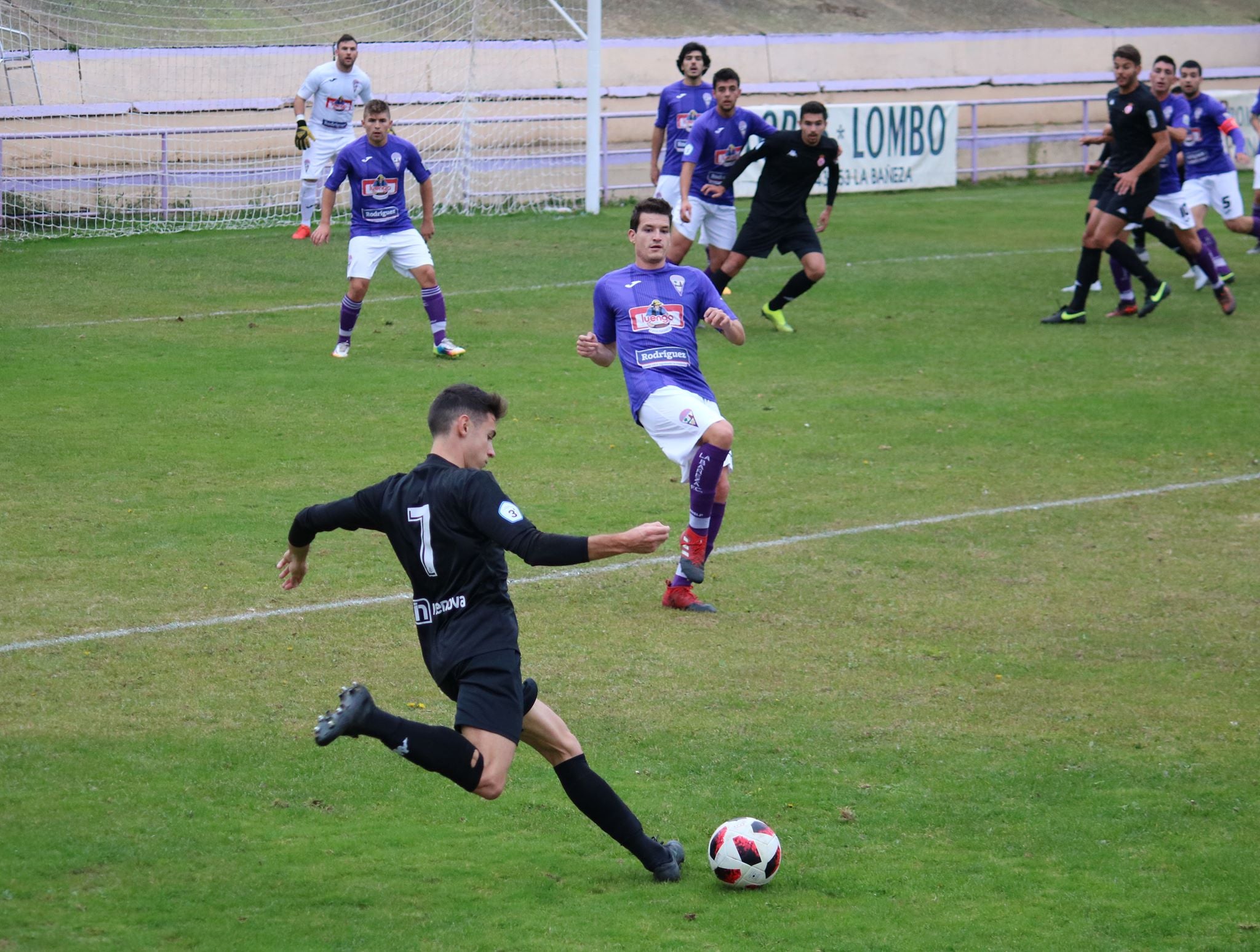 Un gol de La Bañeza arruina la ilusión del Júpiter de puntuar en La Llanera