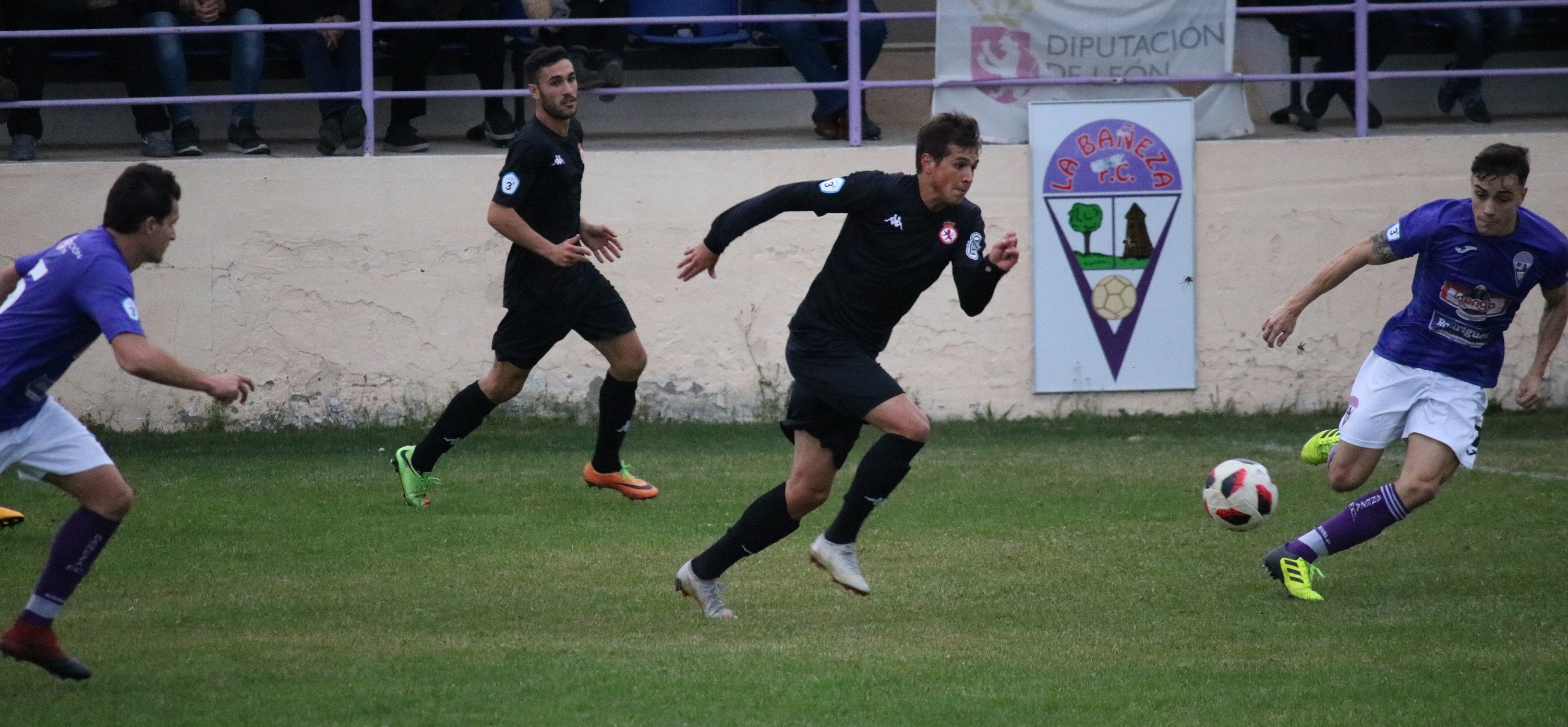 Un gol de La Bañeza arruina la ilusión del Júpiter de puntuar en La Llanera