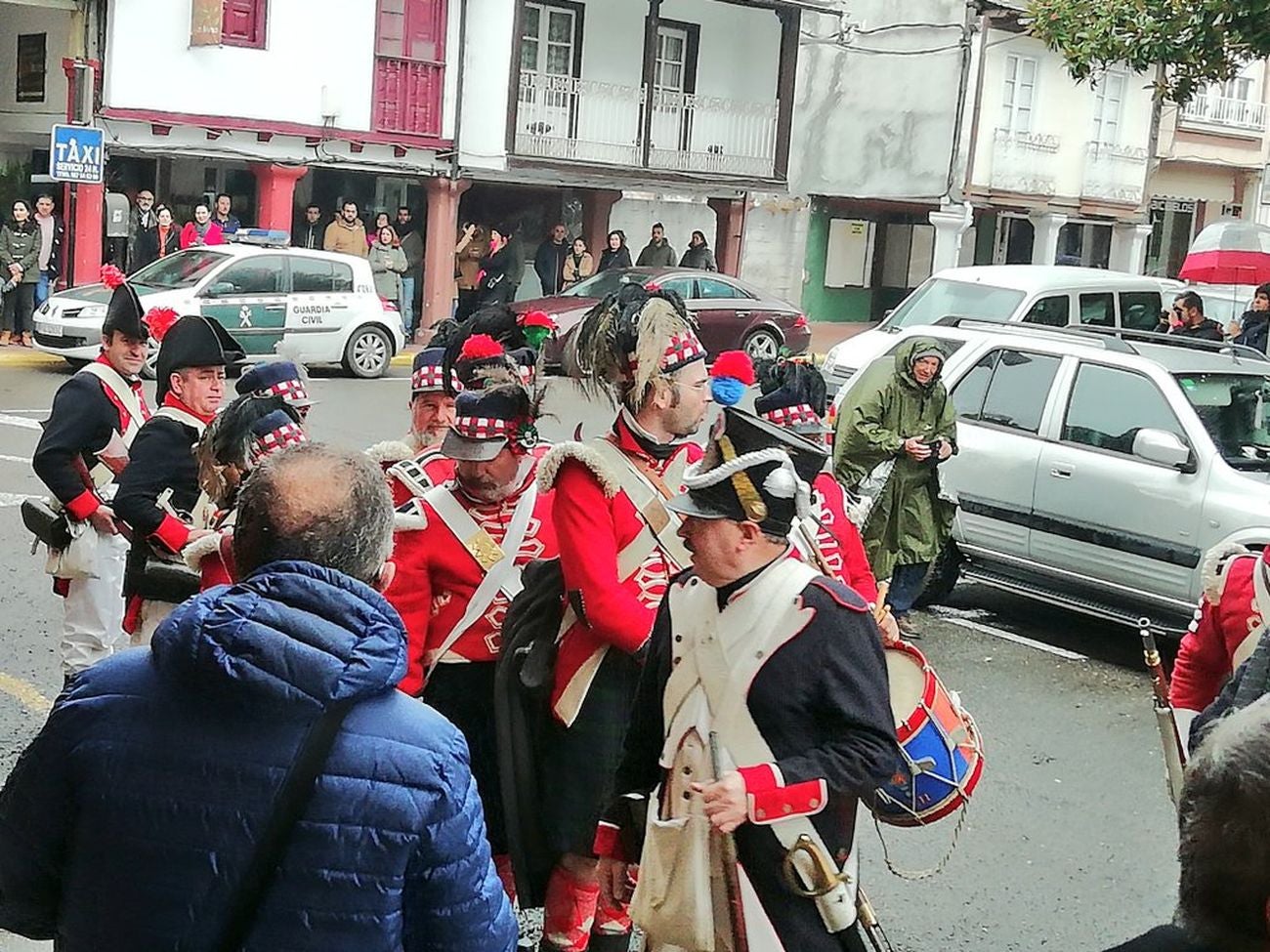 Cacabelos recrea con un centenar de figurantes la batalla entre fuerzas inglesas y francesas con la muerte de Auguste François-Marie de Colbert-Chabanais por el disparo de del francotirador Thomas Plunkett