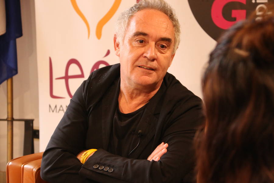 Fotos: El chef Ferrán Adriá ofrece una entrevista a leonoticias
