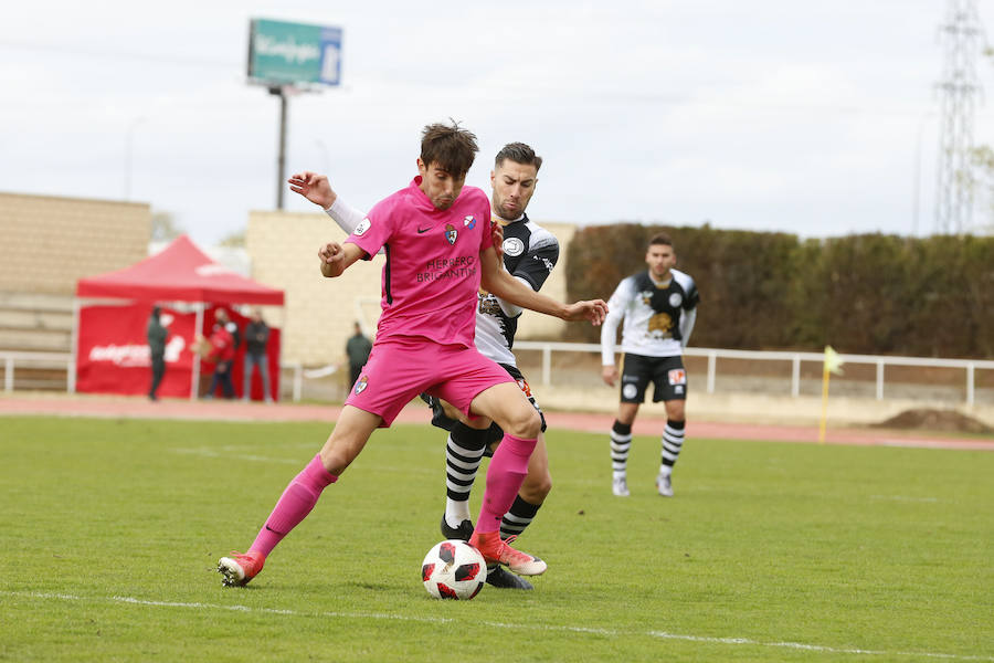Fotos: Las imágenes de la derrota de la Ponferradina ante Unionistas