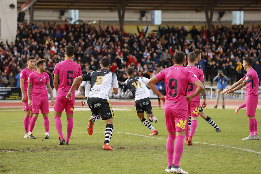 Fotos: Las imágenes de la derrota de la Ponferradina ante Unionistas