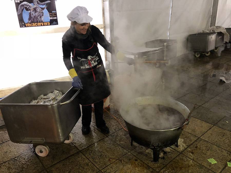 Fotos: Vegacervera celebra su XXVIII Feria de la Cecina de Chivo