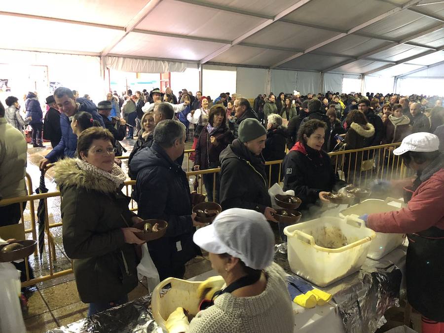 Fotos: Vegacervera celebra su XXVIII Feria de la Cecina de Chivo